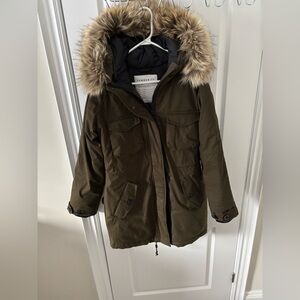 Aritzia Community Paradigm Parka - size small NEVER WORN